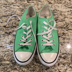 NEON green converse!